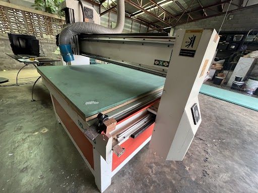 บริการตัด แกะ ฉลุ ด้วยเครื่อง CNC เร้าเตอร์